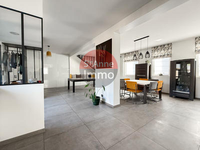 Maison - 230 m² - 6 pièces