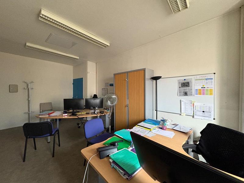 Local commercial - 470 m² - 15 pièces