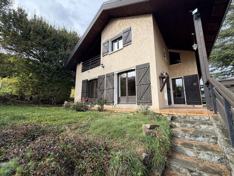 Propriété - 207 m² - 6 pièces