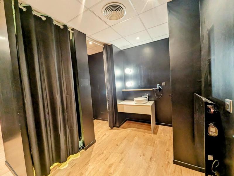 Bureau - 75 m² - 2 pièces