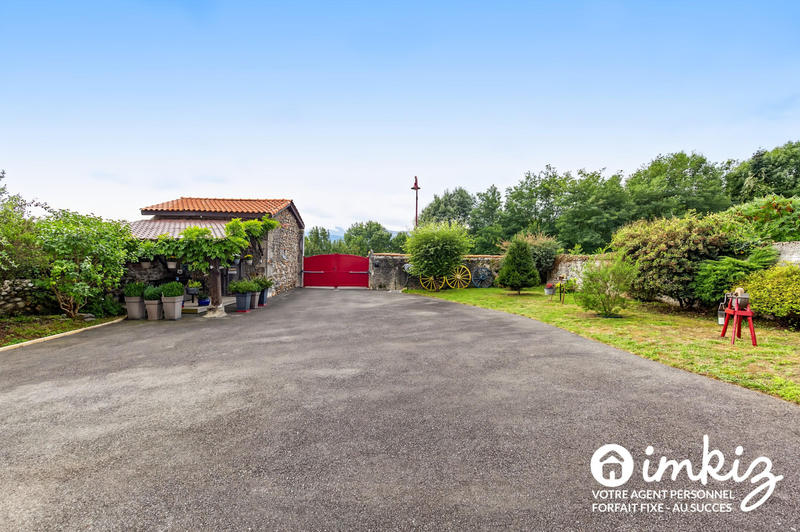 Maison - 305 m² - 6 pièces