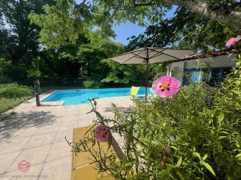 Propriété - 403 m² - 17 pièces