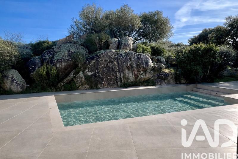 Maison - 220 m² - 8 pièces