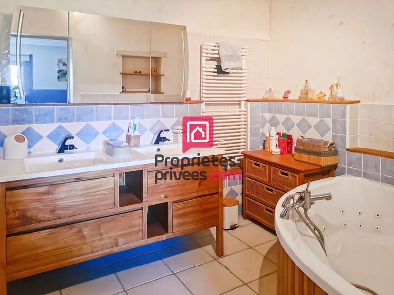 Maison - 273 m² - 8 pièces