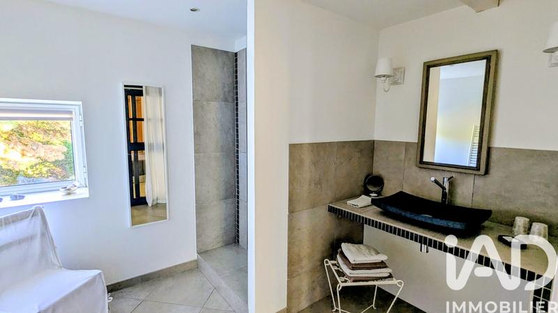 Maison - 305 m² - 8 pièces