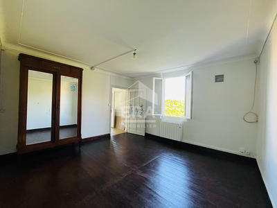 Maison - 183 m² - 11 pièces