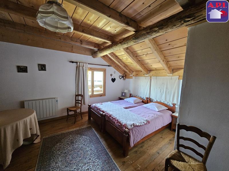 Maison - 214 m² - 8 pièces