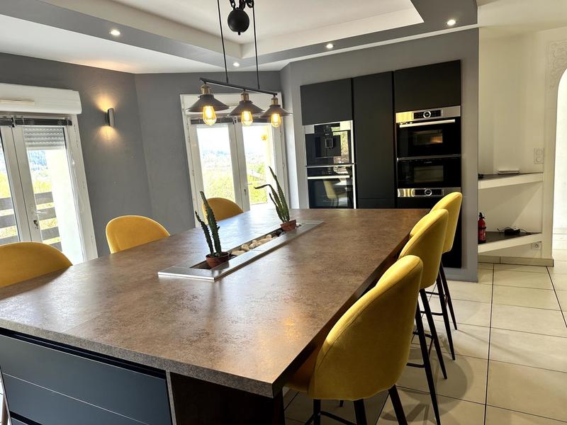 Maison - 195 m² - 6 pièces