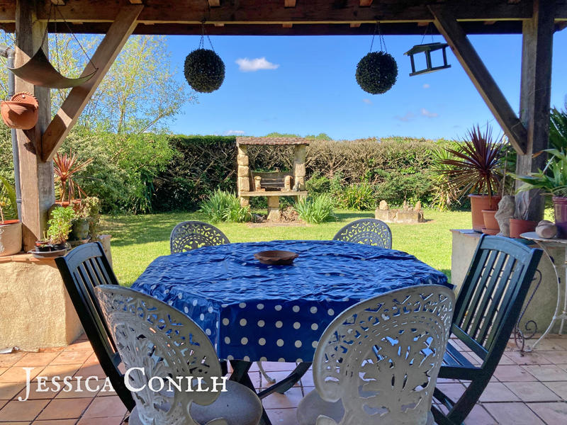 Maison - 234 m² - 7 pièces