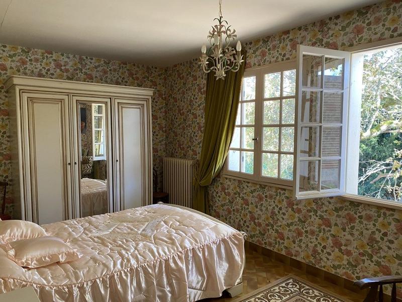 Maison - 240 m² - 8 pièces