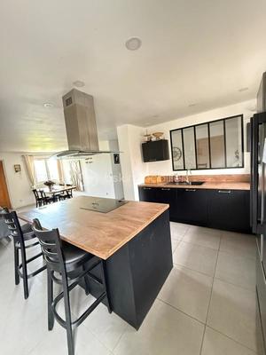 Maison traditionnelle - 173 m² - 5 pièces