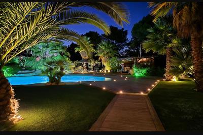 Villa - 300 m² - 7 pièces