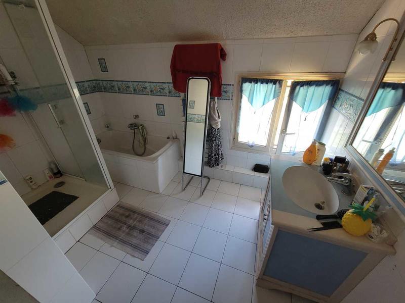 Maison traditionnelle - 196 m² - 8 pièces