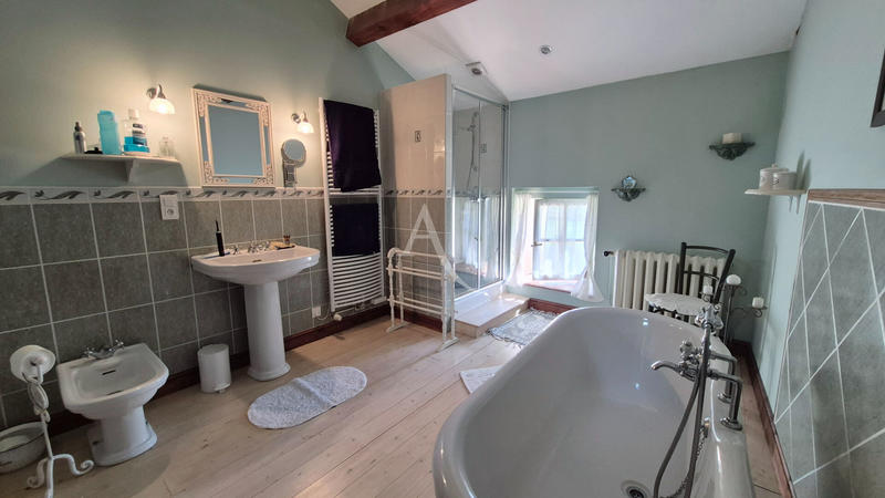 Maison - 291 m² - 10 pièces