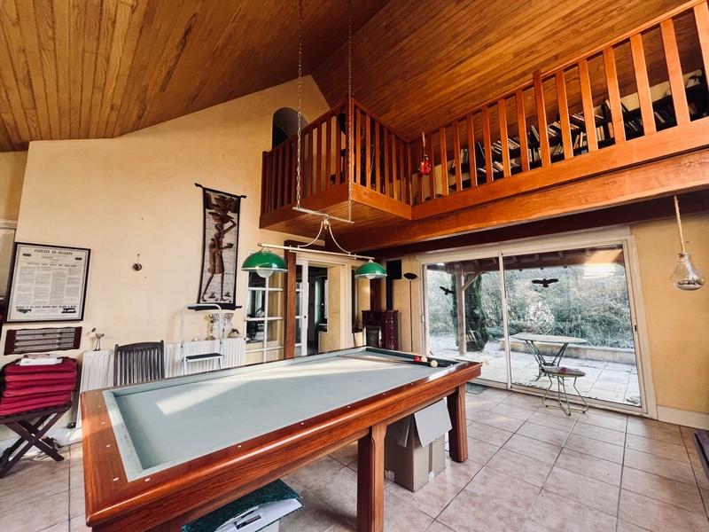 Propriété - 310 m² - 10 pièces