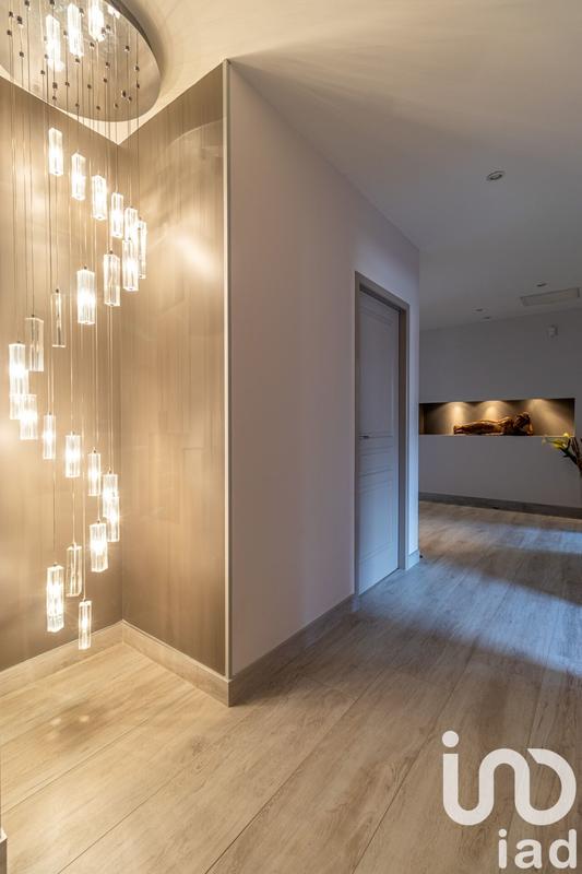 Maison - 640 m² - 12 pièces