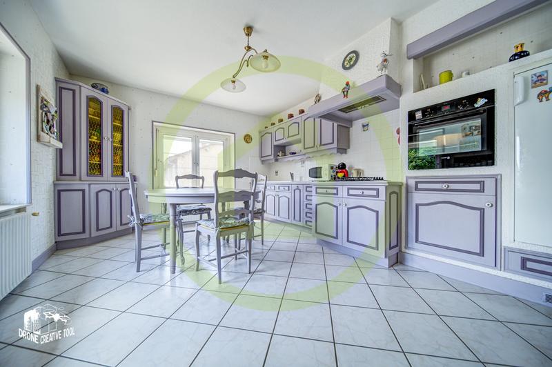 Maison - 225 m² - 8 pièces