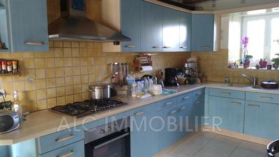 Propriété - 289 m² - 9 pièces