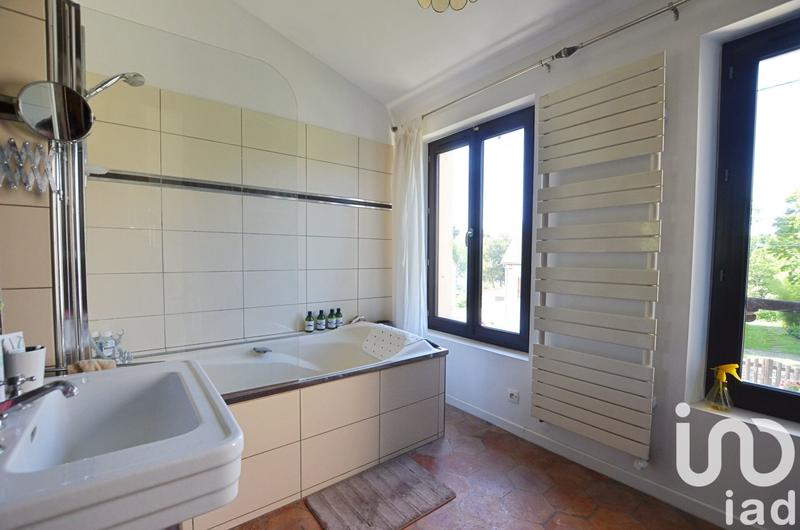 Maison - 180 m² - 8 pièces