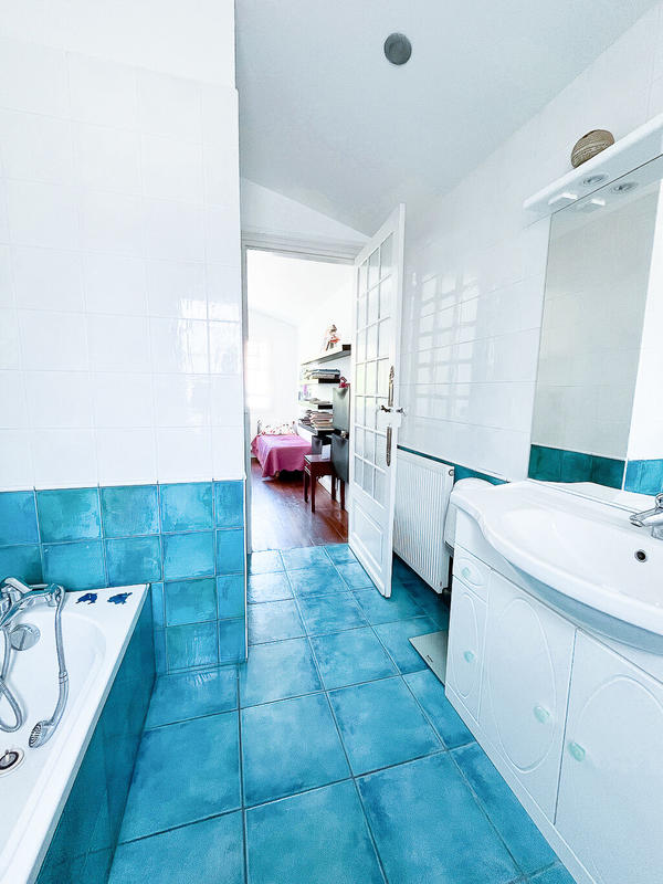 Maison - 225 m² - 9 pièces