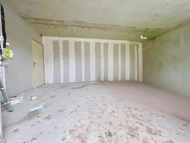 Local commercial - 210 m² - 9 pièces