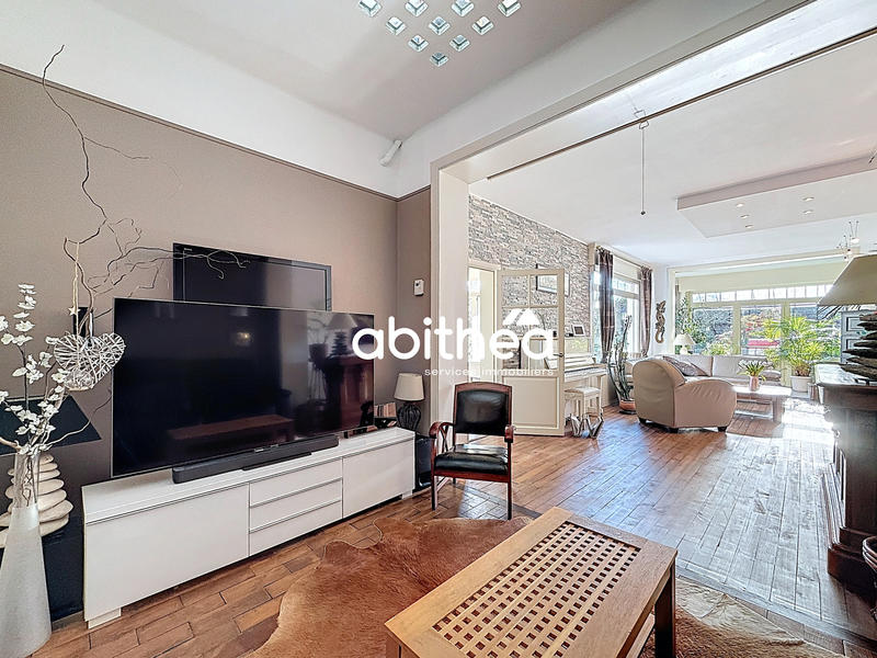 Maison - 224 m² - 6 pièces