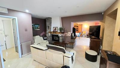 Maison - 180 m² - 9 pièces