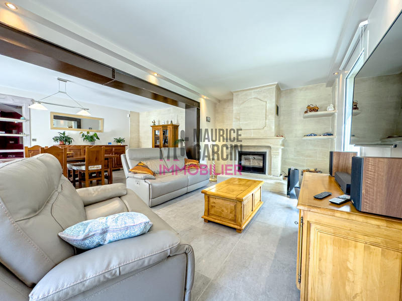 Maison - 212 m² - 6 pièces