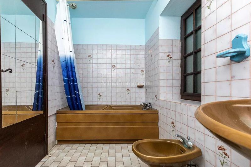 Maison - 238 m² - 10 pièces