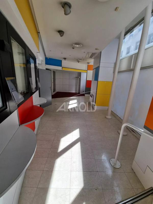 Local commercial - 378 m² - 12 pièces