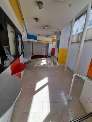 Local commercial - 378 m² - 12 pièces