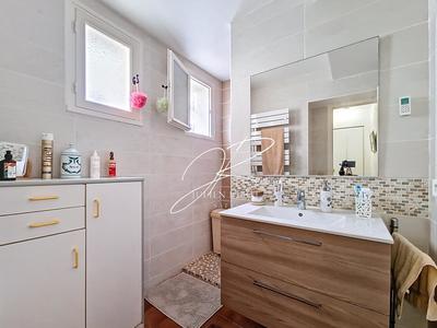 Maison - 243 m² - 7 pièces