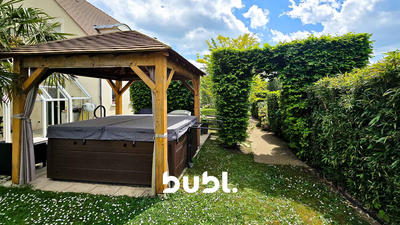 Maison - 302 m² - 12 pièces