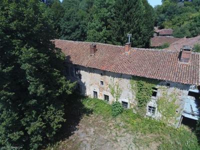 Maison - 235 m² - 9 pièces