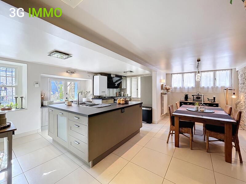 Maison - 180 m² - 7 pièces