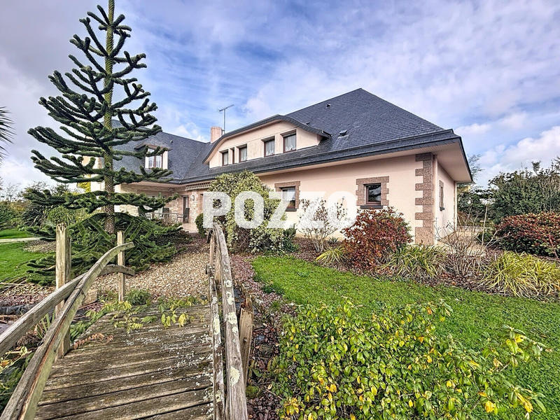 Maison - 275 m² - 11 pièces