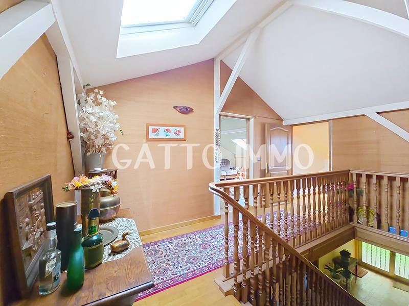 Maison - 200 m² - 8 pièces