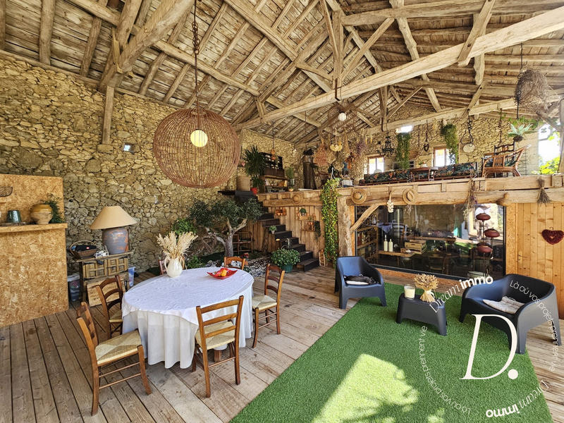 Maison - 260 m² - 7 pièces