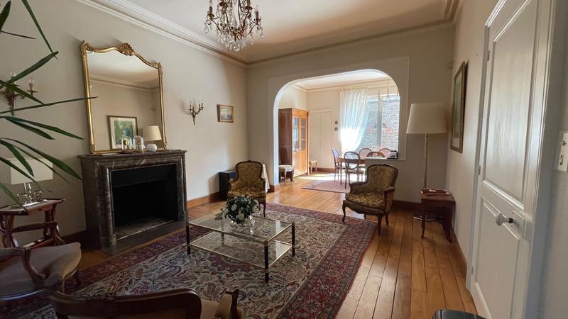 Maison - 210 m² - 11 pièces