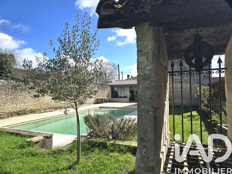 Maison - 255 m² - 9 pièces