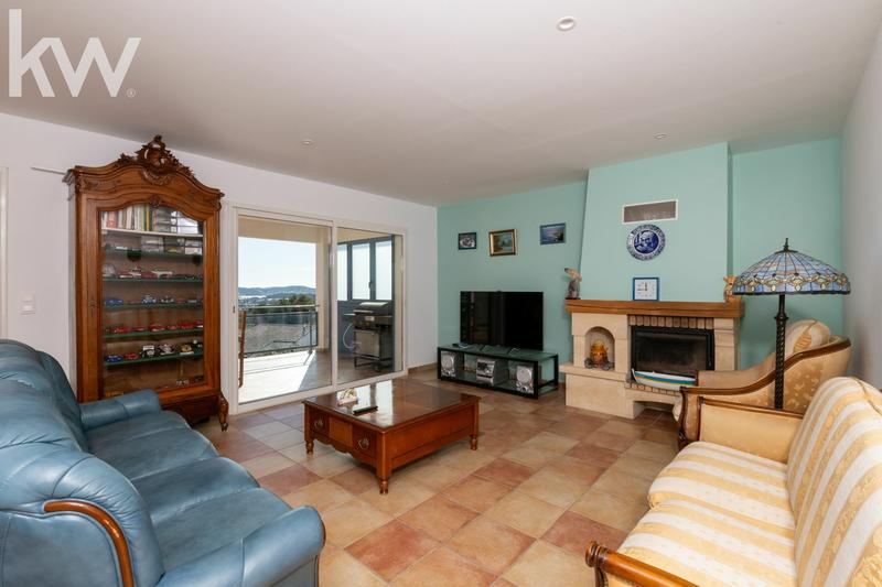 Maison - 212 m² - 7 pièces