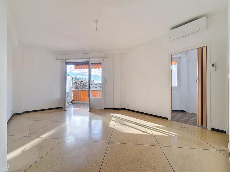 Studio - 30 m² - 1 pièce