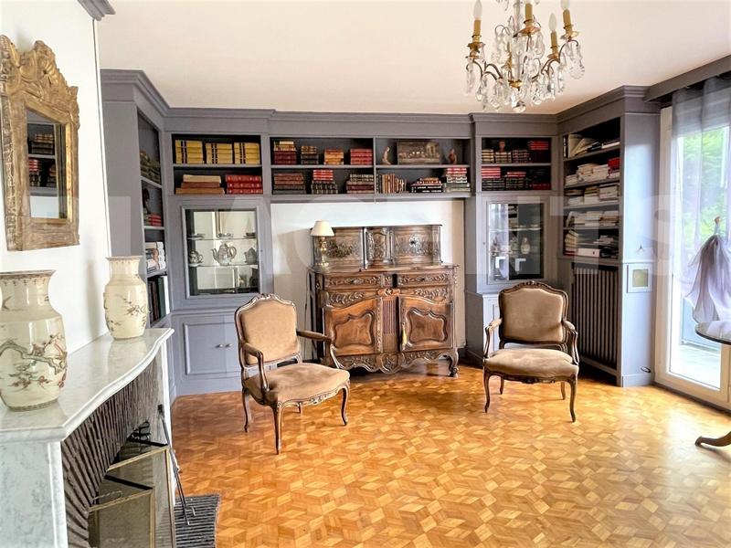 Maison - 240 m² - 12 pièces