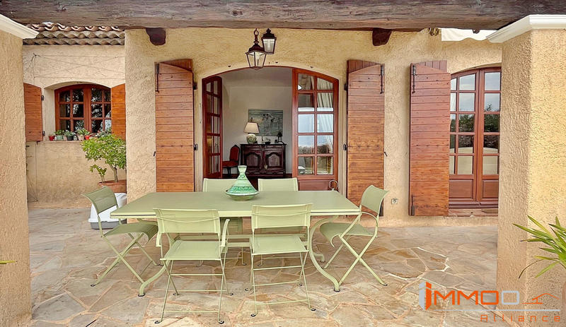 Villa - 215 m² - 9 pièces