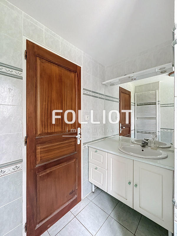 Maison - 201 m² - 7 pièces