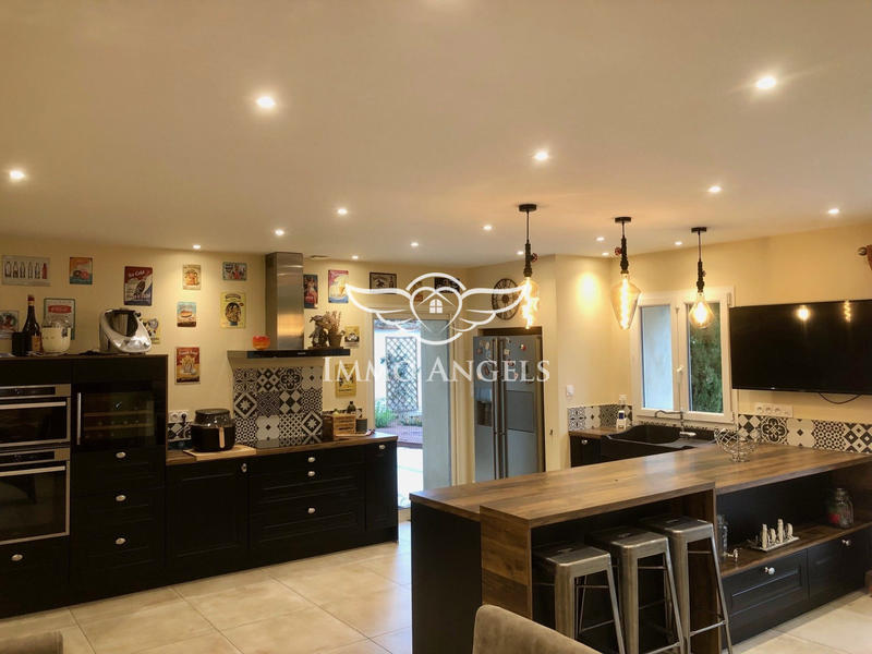 Maison traditionnelle - 163 m² - 8 pièces