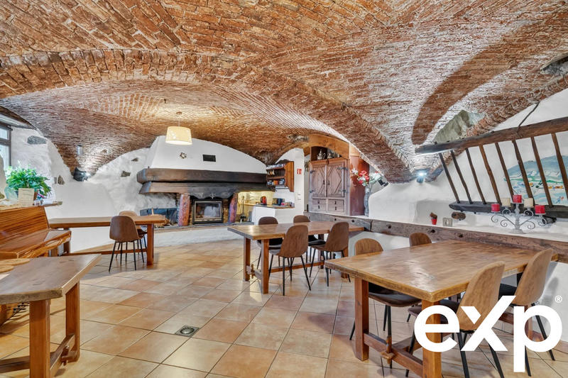 Maison - 438 m² - 12 pièces