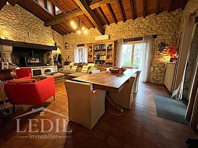 Propriété - 250 m² - 8 pièces