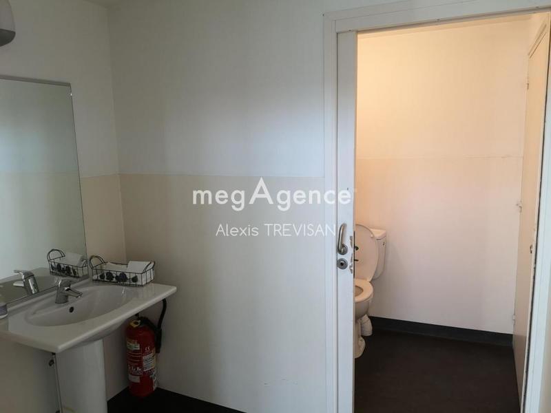 Local commercial - 180 m² - 9 pièces