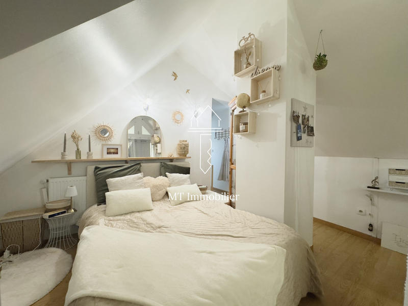 Maison - 215 m² - 9 pièces